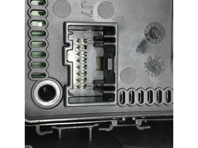 Блок предохранителей NU5T15604BJCD, F005V03863   Ford Focus    