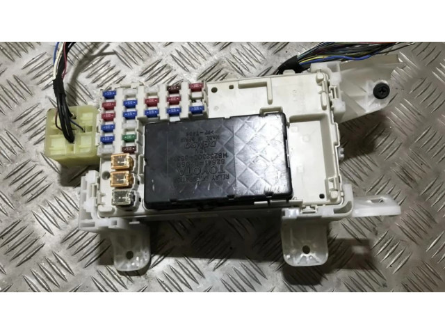   Pojistková skříňka 8264102060   Toyota Corolla E120 E130 2003