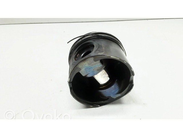 Píst    BMW X5 E53  pro naftový motor 3.0  