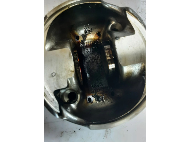 Píst 83L57, R181   Audi A6 S6 C6 4F     
