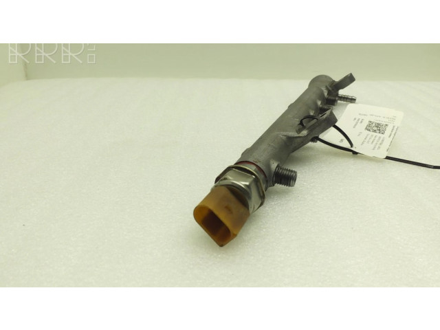 Vstřikovací lišta R03L125A, 03L906054A   Volkswagen PASSAT B7  pro naftový motor 1.6 CAY 