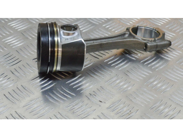 Píst 04L107065AR, 04L105401A   Audi Q2 -  pro naftový motor 1.6 DDYA 