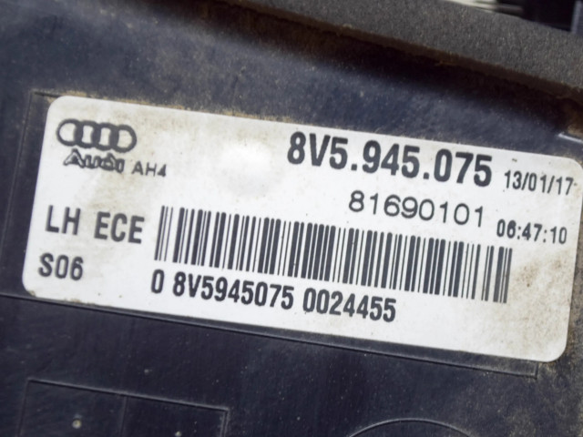 Задний фонарь левый 81690101, 8V5945075    Audi A3 S3 8V   2013-2019 года