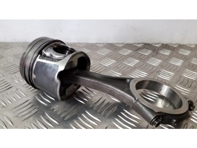 Píst    Infiniti EX  pro naftový motor 3.0  