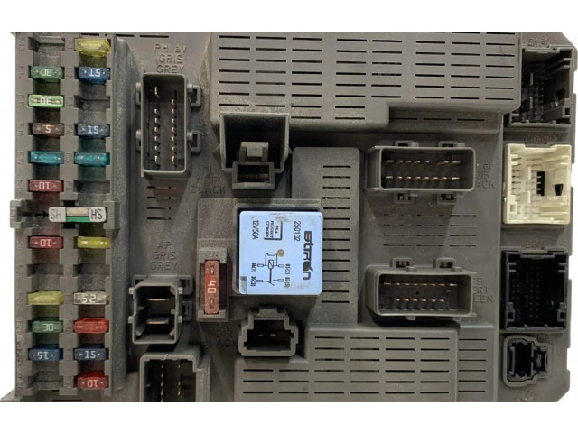 Блок предохранителей 9637466180   Citroen C5    