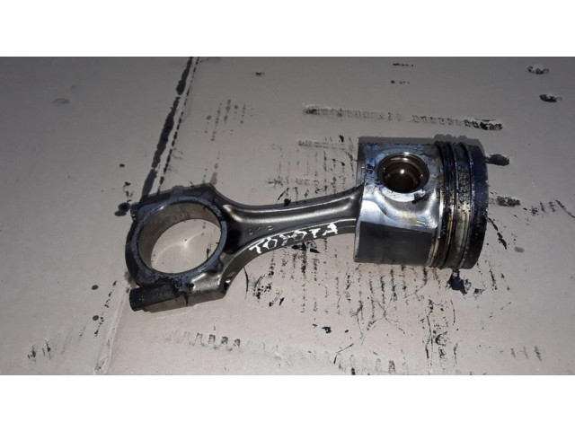 Píst 82L73, M071   Toyota Avensis T220  pro naftový motor 2.0  
