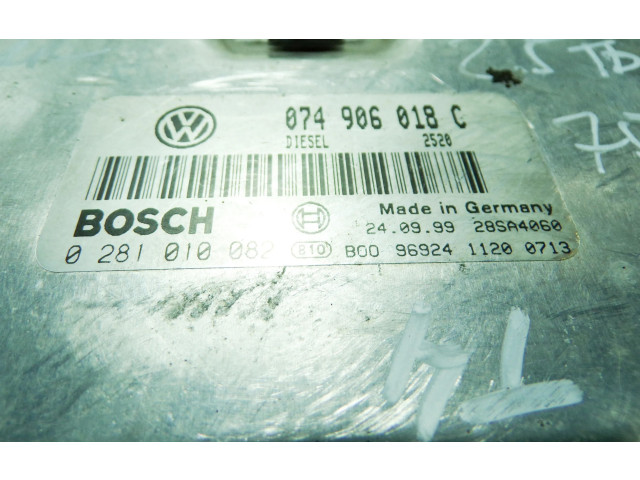 Блок управления двигателя 074906018C, 0281010082   Volkswagen Transporter - Caravelle T4