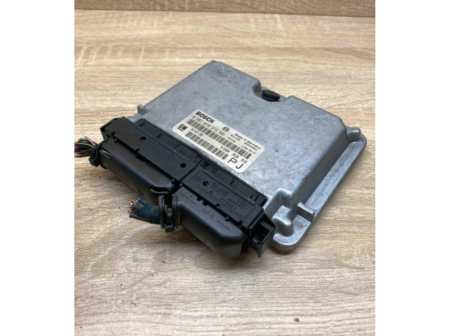 Блок управления двигателем Блок управления 24417198, 0281010273   Opel Omega B2