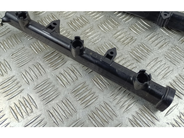 Vstřikovací lišta 05281428AA   Jeep Grand Cherokee WL     