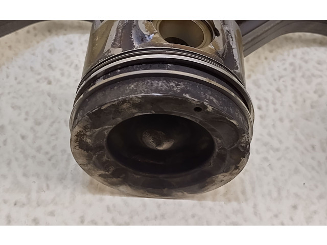 Píst D4FD   Hyundai i40    D4FD 