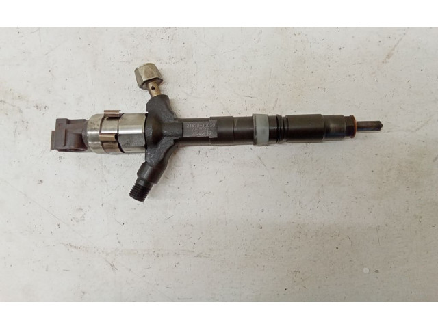 Форсунка 2367030030    Toyota Land Cruiser (HDJ90)   
