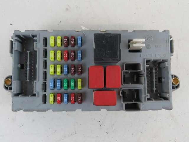 Блок предохранителей  46846746, 46846745   Fiat Croma    