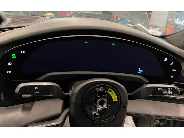 Přístrojová deska  Porsche Taycan 9J1 2022 9J1920911D  