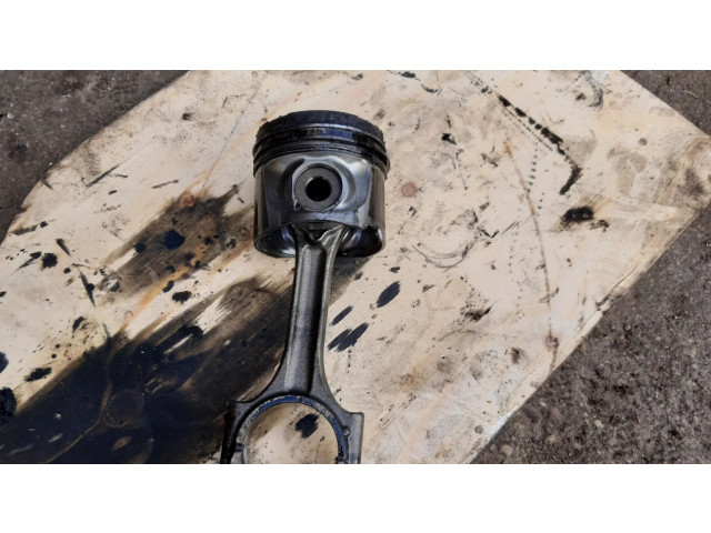 Píst 81L79   Volvo S60  pro naftový motor 2.4  