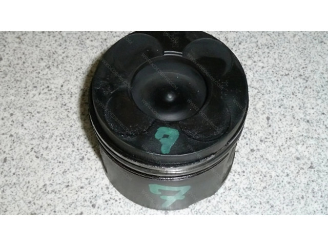 Píst 11252249993   BMW 7 E38    M67 