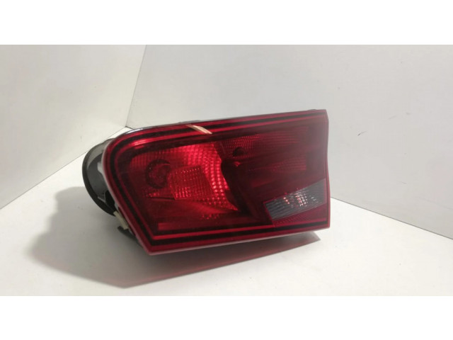 Задний фонарь правый 8V3945094, 81050202    Audi A3 S3 8V   2013-2019 года