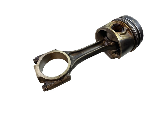  Поршень с шатуном CBDB 017020310, 104612  Volkswagen Scirocco  