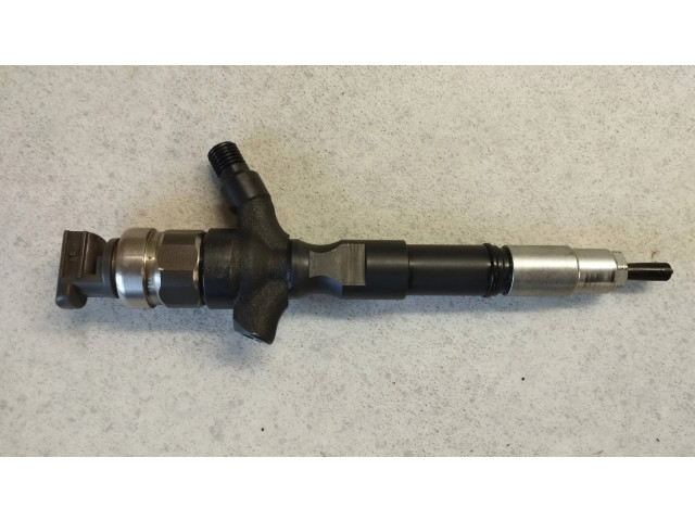 Форсунка 2367030150    Toyota Hilux (AN10, AN20, AN30) для дизельного двигателя  2.5