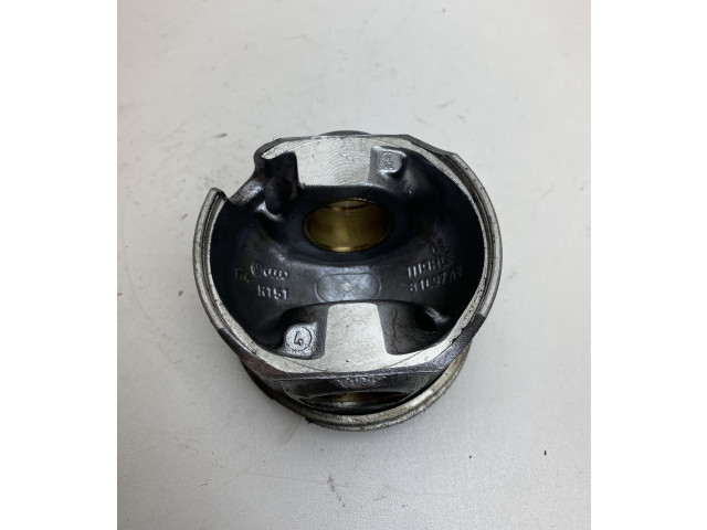 Píst 81L97A8   Volkswagen PASSAT B6  pro naftový motor 2.0  