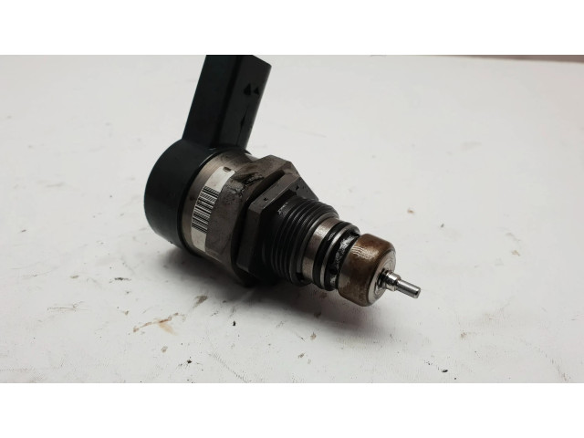 Vstřikovač 0281002949, 32921328   BMW 1 E82 E88  pro naftový motor 2.0 N47d20 