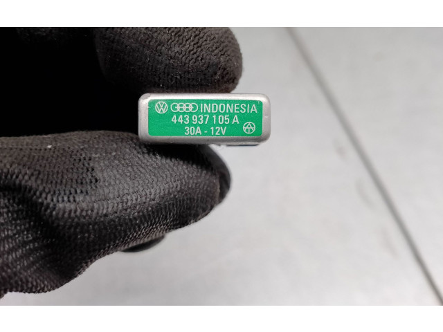 Блок предохранителей 443937105A   Seat Exeo (3R)    