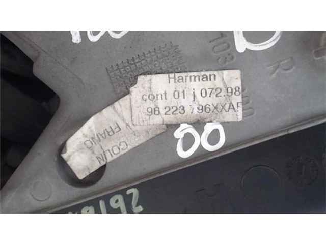 Zpětné zrcátko pravé Peugeot 106 1994  2645000  