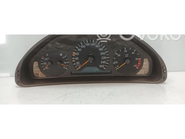Přístrojová deska  Mercedes-Benz E W210  2105409647, 2105409647  