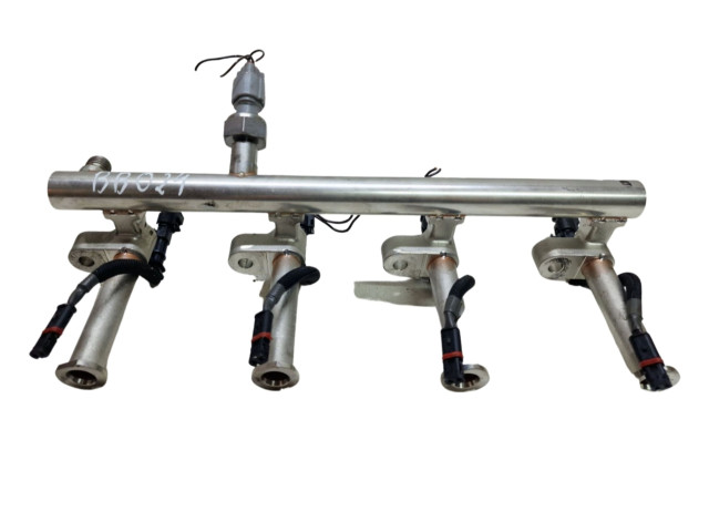 Vstřikovací lišta 31303496, P31303876   Volvo V40  pro benzínový motor 2.0  