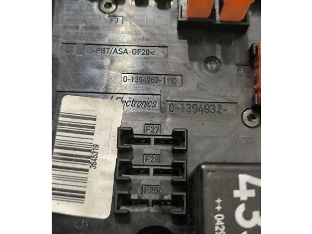   Pojistková skříňka 01394932, 013949631   Audi A3 S3 8P 2004