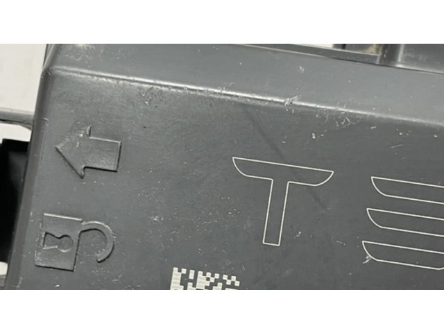 Pojistková skříňka Крышка ящика предохранителей 103440600C   Tesla Model S 2016