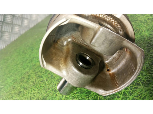 Píst 92L93, 7840920   BMW M5  pro benzínový motor 5.0 S85 B50AA 