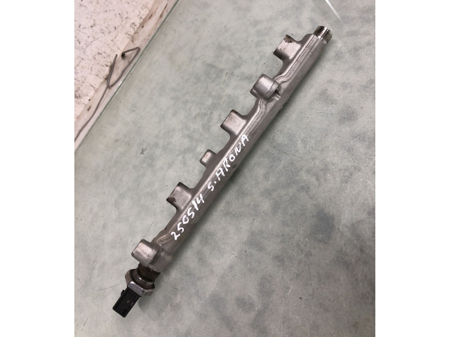 Vstřikovací lišta 04C133320G   Seat Arona     
