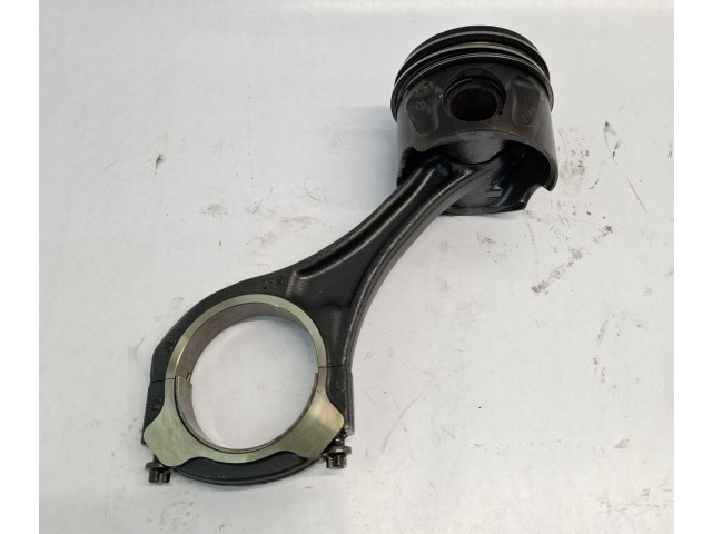 Píst A6420305220   Mercedes-Benz E W212    OM 642.836 