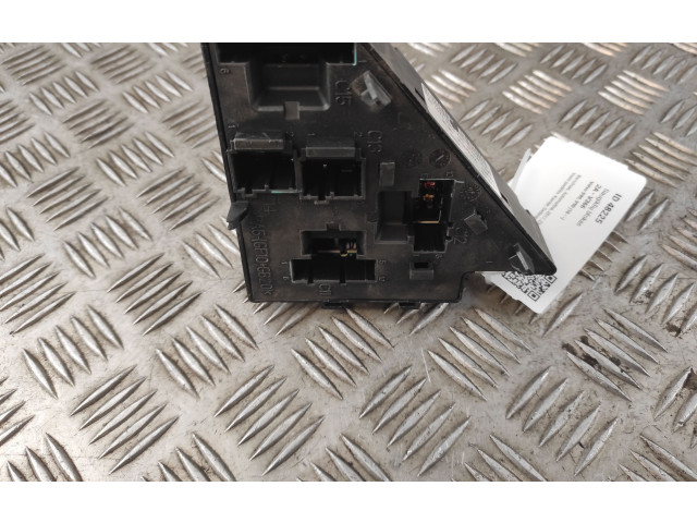 Блок предохранителей 31473571, 31473571   Volvo S90, V90    