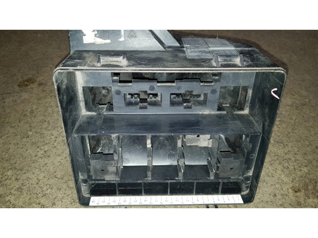   Pojistková skříňka 61131374820, 61131374129   BMW 5 E34 1990