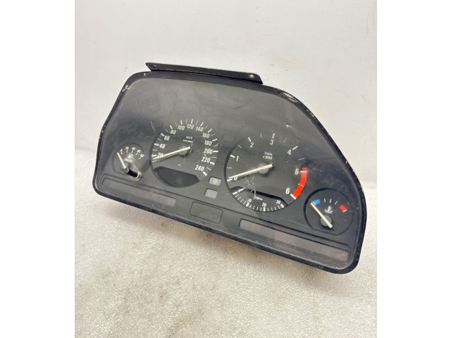 Přístrojová deska  BMW 5 E34 1992 8361124, 8361120  