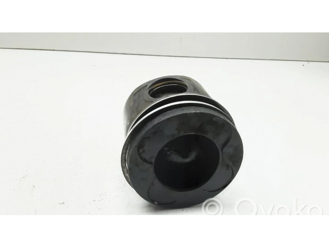 Píst    BMW X5 E53  pro naftový motor 3.0  