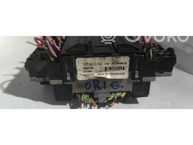 Zámek zadních dveří 08688513, 30682664   Volvo V70 2005