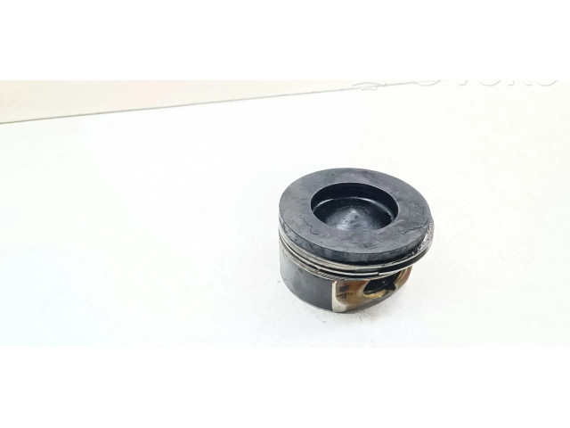 Píst 84L117   BMW 3 F30 F35 F31  pro naftový motor 2.0 N47D20C 