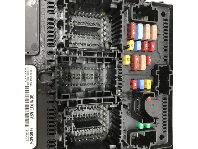 Блок предохранителей NU5T15604BJCD, F005V03863   Ford Focus    