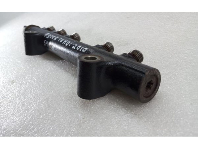 Vstřikovací lišta 9684753080, 0908270308   Peugeot 3008 I    9HR (DV6C) 