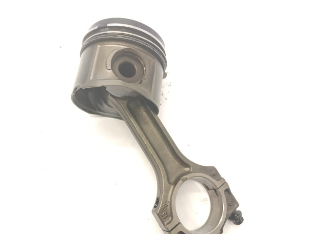 Píst    BMW 3 E46  pro naftový motor 2.0 m47 