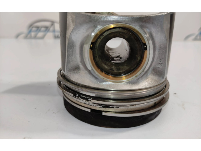  Поршень  82L175, F052  Volvo XC60  