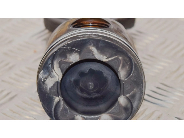 Píst A6420304120   Mercedes-Benz ML W166  pro naftový motor 3.0 OM 642.826 