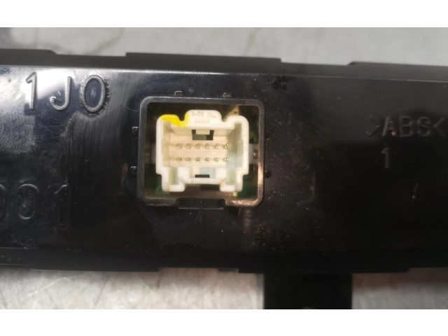 Дисплей    C291611J0, C291611J0   Mazda 5