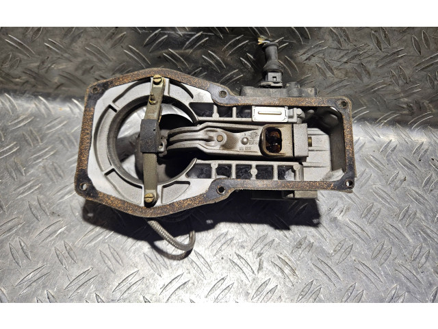 Vstřikovací lišta 0438121070, 026133353D   Audi 80 90 B3     