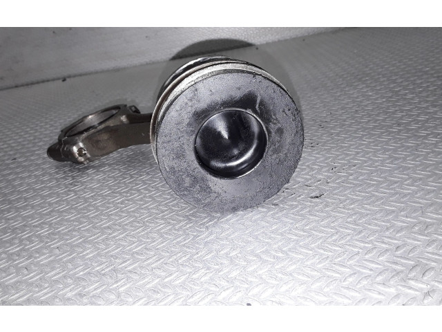 Píst    Mitsubishi Grandis     