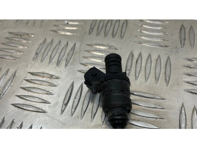 Vstřikovač 1427240   BMW 5 E60 E61  pro benzínový motor 2.2 M54B22 