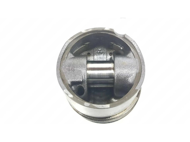 Píst 11252246629   BMW 5 E39  pro naftový motor 2.5  