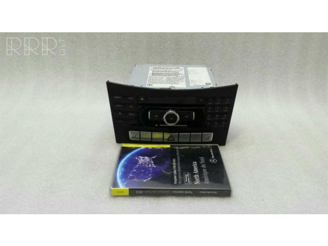 Радио/ проигрыватель CD/DVD / навигация